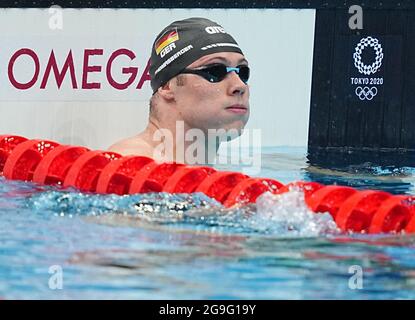 26. Juli 2021, Japan, Tokio: Schwimmen: Olympische Spiele, Vorspiele, 200m Schmetterling, Männer, im Tokyo Aquatics Center. Der deutsche David Thomasberger reagiert. Foto: Michael Kappeler/dpa Stockfoto