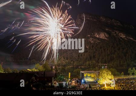 Open-Air-Konzert der Philharmonie Bad Reichenhall am Thumsee bei Bad Reichenhall mit Feuerwerk, Berchtesgaden, Stockfoto