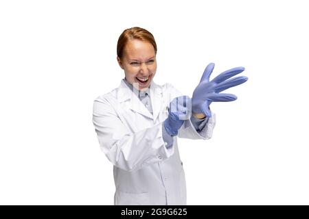 Porträt eines Arztes, therapeutischen oder medizinischen Beraters bei der Arbeit. Lustige Meme Emotionen. Konzept der Gesundheitsfürsorge, Pflegemedizin und Humor Stockfoto