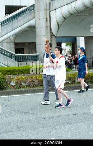 Fuji City, Shizuoka-Ken, Japan - 24. Juni 2021: Olympischer Fackellauf 2020 in Tokio in Fuji City. Stockfoto