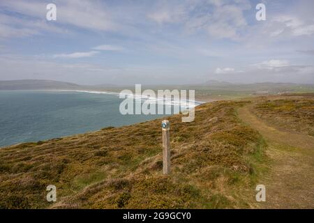 Der Strand von Porth Neigwl, auch bekannt als Hells Mouth auf der Halbinsel Llyn in Gwynedd, Nordwales Stockfoto