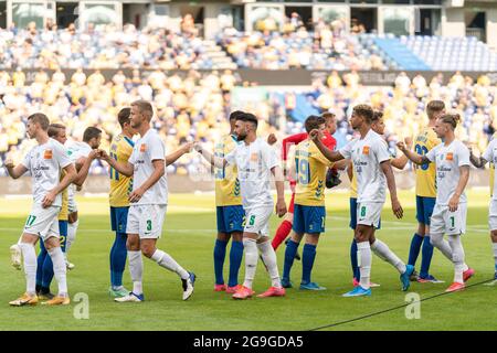 Broendby, Dänemark. Juli 2021. Die Spieler von Broendby IF und Viborg FF sahen vor dem 3F Superliga-Spiel zwischen Broendby IF und Viborg FF im Broendby Stadion in Broendby. (Foto: Gonzales Photo/Alamy Live News Stockfoto