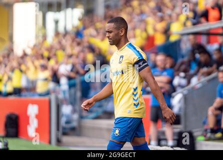 Broendby, Dänemark. Juli 2021. Kevin Mensah (14) von Broendby IF geht in die 3-F-Superliga zwischen Broendby IF und Viborg FF im Broendby Stadion in Broendby. (Foto: Gonzales Photo/Alamy Live News Stockfoto