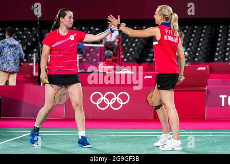 TOKIO, JAPAN - 26. JULI: Cheryl seinen aus den Niederlanden und Selena Piek aus den Niederlanden treten während der Olympischen Spiele in Tokio 2020 auf der Musashino Forest Plaza am 26. Juli 2021 in Tokio, Japan, im Wettbewerb auf der Women's Doubles Group Play Stage - Gruppe B an (Foto: Yannick Verhoeven/Orange Picles) NOCNSF Stockfoto