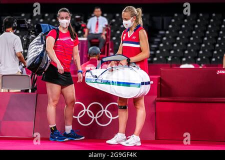 TOKIO, JAPAN - 26. JULI: Cheryl seinen aus den Niederlanden und Selena Piek aus den Niederlanden treten während der Olympischen Spiele in Tokio 2020 auf der Musashino Forest Plaza am 26. Juli 2021 in Tokio, Japan, im Wettbewerb auf der Women's Doubles Group Play Stage - Gruppe B an (Foto: Yannick Verhoeven/Orange Picles) NOCNSF Stockfoto