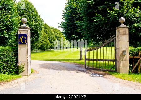 Eingang zum Groombridge Place, Kent, England Stockfoto