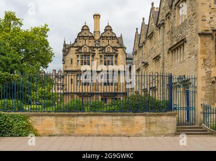 Vorderfassade des Trinity College Jackson Building, von der Broad Street aus gesehen, Oxford, England, Großbritannien Stockfoto