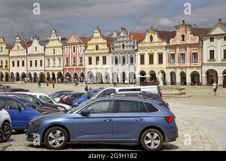 Historisches Zentrum von Telc mit dreieckigem Marktplatz, umgeben von Renaissance- und Barockburgern mit einer großen Vielfalt an Fassaden. Das historische C Stockfoto