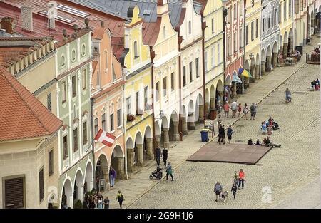 Historisches Zentrum von Telc mit dreieckigem Marktplatz, umgeben von Renaissance- und Barockburgern mit einer großen Vielfalt an Fassaden. Das historische C Stockfoto