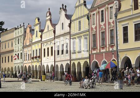 Historisches Zentrum von Telc mit dreieckigem Marktplatz, umgeben von Renaissance- und Barockburgern mit einer großen Vielfalt an Fassaden. Das historische C Stockfoto