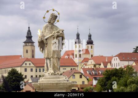 Historisches Zentrum von Telc mit dreieckigem Marktplatz, umgeben von Renaissance- und Barockburgern mit einer großen Vielfalt an Fassaden. Das historische C Stockfoto