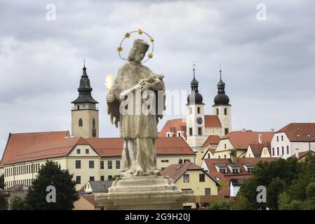 Historisches Zentrum von Telc mit dreieckigem Marktplatz, umgeben von Renaissance- und Barockburgern mit einer großen Vielfalt an Fassaden. Das historische C Stockfoto