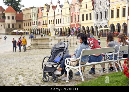 Historisches Zentrum von Telc mit dreieckigem Marktplatz, umgeben von Renaissance- und Barockburgern mit einer großen Vielfalt an Fassaden. Das historische C Stockfoto