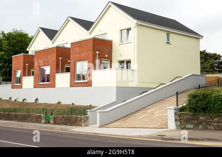 Wohnungsbau in Irland und Wohnungsbau in Irland. Neu errichtete Wohnsiedlung an der Park Road, Killarney, County Kerry, Irland Stockfoto