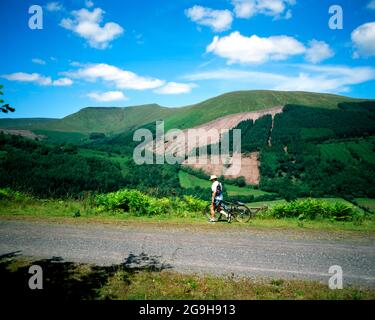 Radfahrer auf dem Taff Trail, Torpantau, Glyn Collwn in der Nähe von Talybont, Brecon Beacons National Park, Powys, Wales. Stockfoto