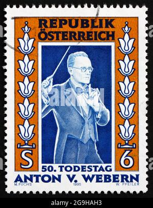 ÖSTERREICH - UM 1995: Eine in Österreich gedruckte Briefmarke zeigt Anton von Webern, Komponist, um 1995 Stockfoto