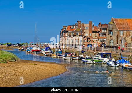 Der Quay in Blakeney bei holt, Norfolk, England. VEREINIGTES KÖNIGREICH. Stockfoto