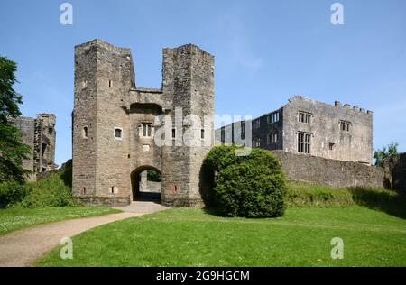 Eintritt zu den Burgruinen von Berry Pomeroy. Angeblich heimgesucht Gebäude direkt vor Totnes in Devon, England. Stockfoto