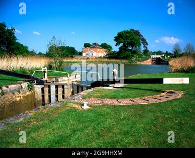 Schleusentore am Kennet & Avon Canal, Caen Hill, Devizes, Wiltshire. Stockfoto