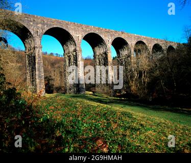 Pontsarn Viadukt, das TAF Fechan Tal und Fluss in der Nähe von Ponsticill, Merthyr Tydfil, Südwales überquert. Stockfoto