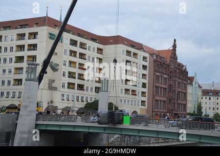 Die Dreharbeiten zum Action-Thriller 'Retribution' auf der Rathausbrücke in Berlin, Deutschland - 22. Juli 2021. Stockfoto