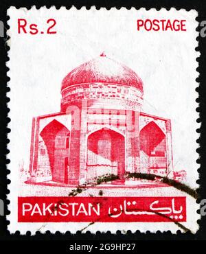 PAKISTAN - UM 1979: Eine in Pakistan gedruckte Briefmarke zeigt das Grab von Prinz Sultan Ibrahim Khan Makli, um 1979 Stockfoto