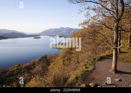 Derwent Water und Skiddaw aus Surprise View, Lake District, Cumbria, Großbritannien Stockfoto