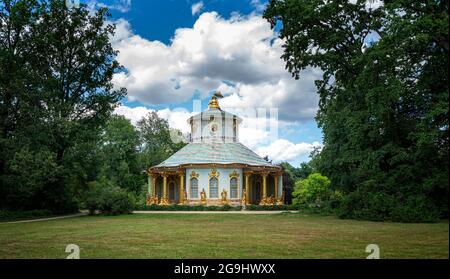 Figurengruppe Im Chinesischen Haus Im Sanssouci Park, Potsdam, Brandenburg, Deutschland Stockfoto