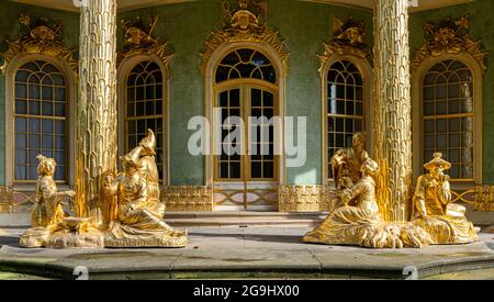 Figurengruppe Im Chinesischen Haus Im Sanssouci Park, Potsdam, Brandenburg, Deutschland Stockfoto