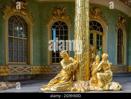 Figurengruppe Im Chinesischen Haus Im Sanssouci Park, Potsdam, Brandenburg, Deutschland Stockfoto