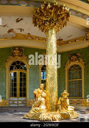 Figurengruppe Im Chinesischen Haus Im Sanssouci Park, Potsdam, Brandenburg, Deutschland Stockfoto