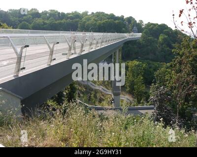 Fußgängerbrücke über den Dnjepr in Kiew Stockfoto