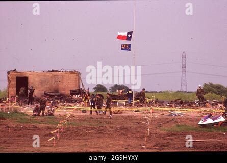 ©1993. April 25, 1993. Überreste des Branch Davidian-Geländes außerhalb von Waco, Texas nach dem Brand, bei dem Dutzende von Menschen ums Leben kamen. Stockfoto