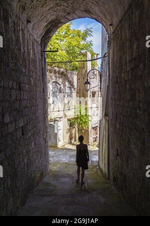 Maratea (Basilicata, Italien) - das farbenfrohe Küstendorf in Süditalien, Provinz Potenza, mit der Attraktion der riesigen Statue Christ Redentore Stockfoto