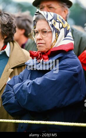 Die Königin sah Prinz Phillip bei der Carriage Racing, Windsor Horse Show, Home Park, Windsor, Bergen spielen. Großbritannien 15. Mai 1993. Stockfoto