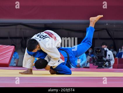 Tokio, Japan. Juli 2021. Der Japaner Shohei Ono besiegt am Montag, den 26. Juli 2021, den georgischen Lasha Shavdatuashvili im Finale während der Olympischen Spiele in Tokio, Japan, beim 73-kg-Wettbewerb der Judo Men in Nippon Budokan. Foto von Keizo Mori/UPI. Kredit: UPI/Alamy Live Nachrichten Stockfoto