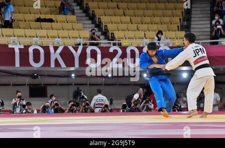 Tokio, Japan. Juli 2021. Der Japaner Shohei Ono besiegt am Montag, den 26. Juli 2021, den georgischen Lasha Shavdatuashvili im Finale während der Olympischen Spiele in Tokio, Japan, beim 73-kg-Wettbewerb der Judo Men in Nippon Budokan. Foto von Keizo Mori/UPI. Kredit: UPI/Alamy Live Nachrichten Stockfoto