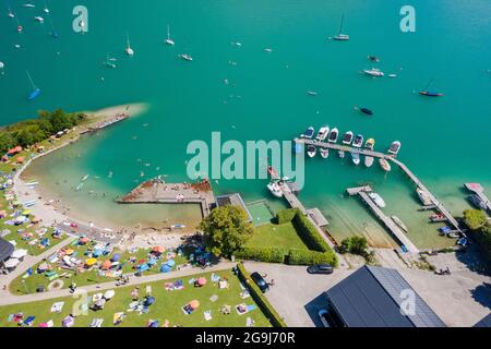 Österreich, Sankt Gilgen, Luftansicht des Strandes am Wolfgangsee Stockfoto