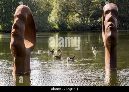 Search for Enlightenment von Simon gudgeon, Sculpture by the Lakes, Pallington, Dorchester, Dorset Stockfoto