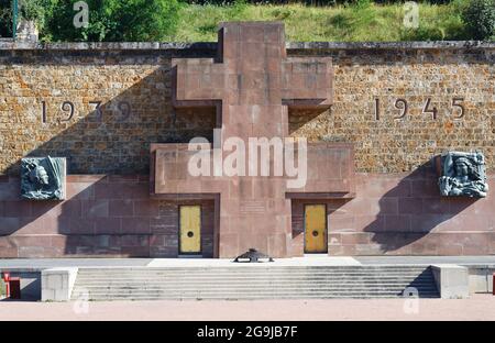 Suresnes France-July 21, 2021 : das Denkmal für das kämpfende Frankreich ist das wichtigste Denkmal für die französischen Kämpfer des Zweiten Weltkriegs. Es liegt auf der Belge Stockfoto