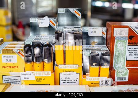 Ausstellung Kubanischer Cohiba Zigarren Zum Verkauf Im Duty Free Shop Am Flughafen Varadero Kuba Stockfoto
