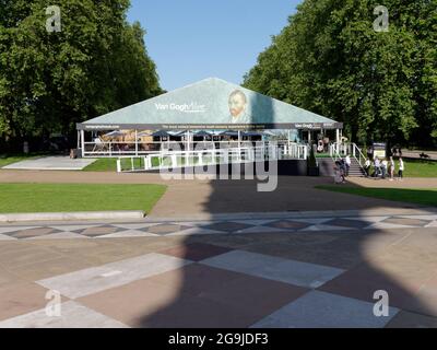 London, Greater London, England, Juli 17 2021: Van Gogh Alive Ausstellung in Kensington Gardens, South Kensington. Stockfoto