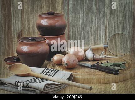 Küche Stillleben mit Töpfen, Knoblauch und Piment Stockfoto