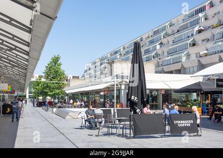 Der Einkaufs- und Apartmentkomplex Brunswick Centre, Marchmont Street, Bloomsbury, London Borough of Camden, Greater London, England, Vereinigtes Königreich Stockfoto