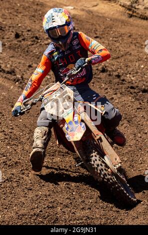 JUL 24 2021 Washougal, WA USA Red Bull KTM Marvin Musquin(25) kommt im Rahmen der Lucas Oil Pro Motocross Washougal 450 Meisterschaft im Washougal MX Park Washougal, WA Thurman James/CSM in den Start von Abschnitt 14 Stockfoto