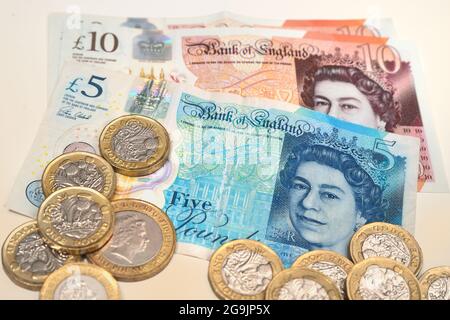 Britische Pfund-Münzen und Banknoten 2021 Stockfoto