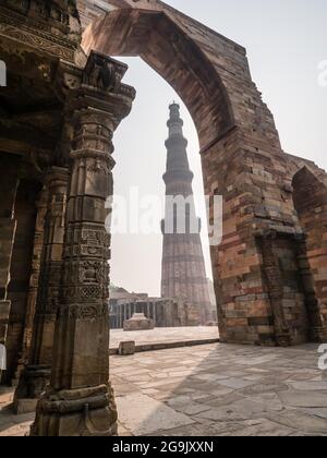 Qutb Minar, Qutb Complex, Archäologischer Park Mehrauli, Delhi, Indien Stockfoto