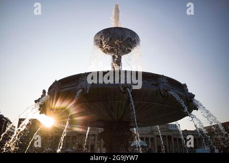 Brunnen auf dem Schlossplatz vor dem Königsbau, Stuttgart, Baden-Württemberg, Deutschland Stockfoto