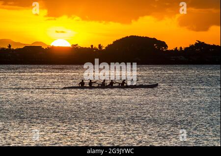 Rudern in der Bucht von Apia, Upolo, Samoa, Südsee Abend Stockfoto