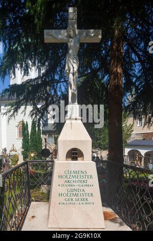 Grab des Architekten Clemens Holzmeister im Petersfriedhof, Friedhof des St. Peter-Klosters, Salzburg, Österreich Stockfoto